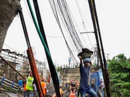 আগে রাস্তা না ব্রিজ, মাঝেরহাট অচলাবস্থা কাটানো নিয়ে তরজা এখন তুঙ্গে