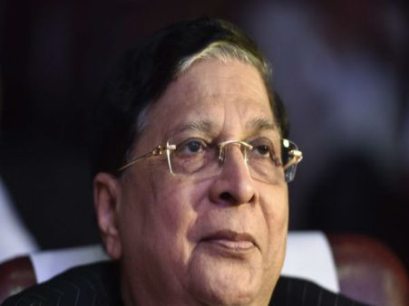 সামনেই অবসর! প্রধান বিচারপতি দীপক মিশ্রের নেতৃত্বাধীন বেঞ্চে থাকা ৫ গুরুত্বপূর্ণ মামলা