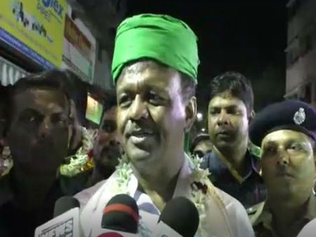 মহরমের মিছিল থেকে সম্প্রীতির বার্তা! দিলীপ ঘোষ 'ফাঁকা কলসি', আর যা বললেন ফিরহাদ, দেখুন ভিডিও