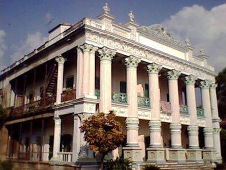 তিনশো বছরের ঐতিহ্য বাঁচিয়ে রেখে আজও অমলিন গোবরডাঙার জমিদার বাড়ির পুজো