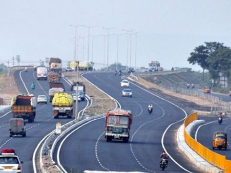 ঋণখেলাপির আঁচ পড়েছে জাতীয় সড়ক উন্নয়নেও, থমকে কেন্দ্রের স্বপ্নের প্রকল্প