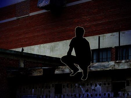 ঘুটঘুটে অন্ধকারে তিনতলার কার্নিশে দাঁড়িয়ে কে! হুলুস্থুল-কাণ্ড হুগলির হাসপাতালে