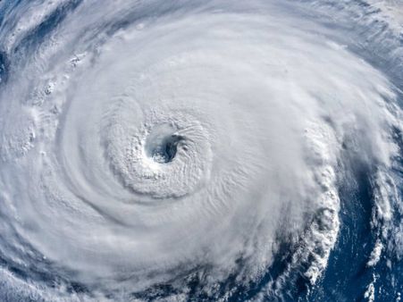 মহাকাশ থেকে কেমন দেখাচ্ছে ঘূর্ণিঝড় ফ্লোরেন্সকে! দেখুন হতবাক করা ছবি ও ভিডিও