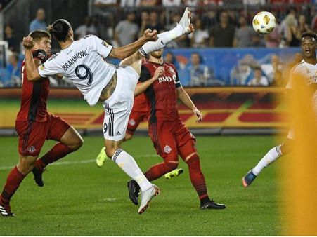 ফের রাউন্ড হাউস কিক গোল, মেসি-রোনাাল্ডোর ক্লাবে ঢুকলেন ইব্রাহিমোভিচ, দেখুন ভিডিও