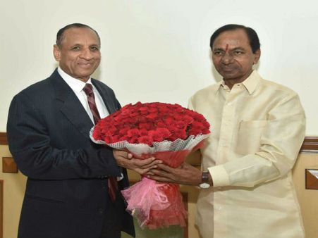 Info Graphics- তেলেঙ্গানা সরকার ভেঙে কোন লাভের কড়ি গুণতে চাইছেন কেসিআর