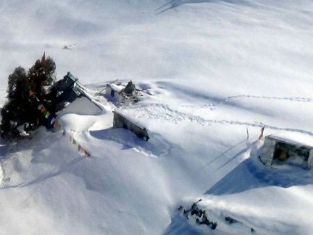 সেপ্টেম্বরেই ৪ ফুট বরফের তলায় লাহুল-স্পিতি! খোঁজ মিলল নিখোঁজ ৪৫ আইআইটি পড়ুয়ার