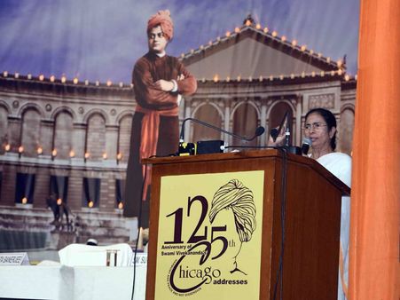 হিন্দু ধর্মকে বিশ্বজনীন আখ্যা দিয়ে মমতা বললেন- ‘আমি মানবিকতা ধর্মের সমর্থক’