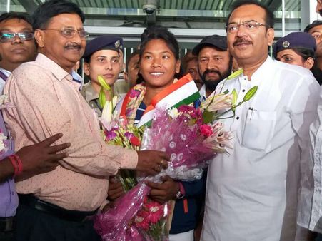 ফিরলেন সোনার মেয়ে স্বপ্না বর্মন, আনন্দ-উচ্ছাসে মাতল কলকাতা