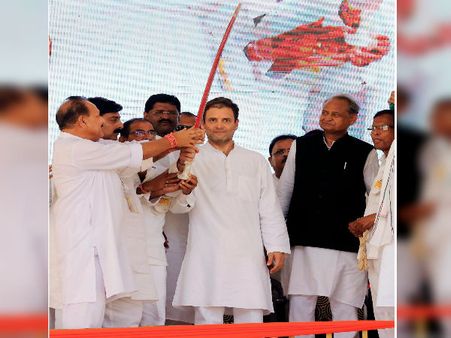 মোদীকে 'চোর' বলে সম্বোধন রাহুলের, তোলপাড় ভারতীয় রাজনীতি