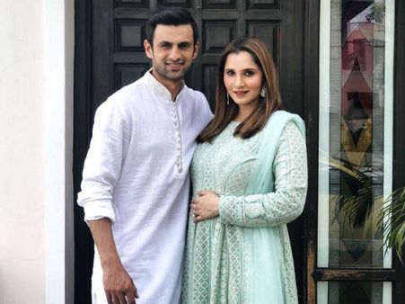 ইনস্টাগ্রামে রোমান্টিক সানিয়া মির্জা-শোয়েব মালিক, 'বিবি'-র কথায় এ কী করলেন পাক ক্রিকেটার