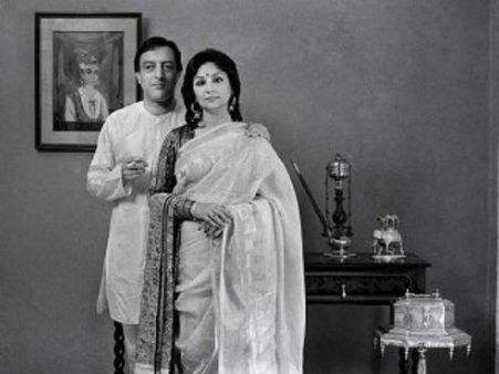 বিদেশের মঞ্চে শর্মিলা-পতৌদির বিয়ে নিয়ে বিতর্ক! অভিযানের ডাক আরএসএস-এর