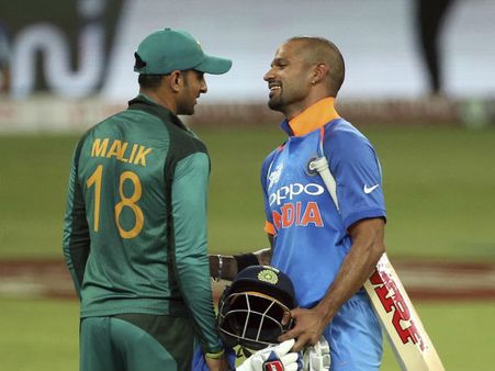 'জিজু, জিজু' - মাঠেই শোয়েব মালিকের পিছনে লাগলেন ভারতীয়রা, জবাবে কী করলেন পাক ক্রিকেটার, দেখুন ভিডিও