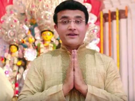 বলো দুর্গা মাইকি! নাচের তালে 'দাদগিরি' সৌরভের, সঙ্গতে শুভশ্রী-নুসরতরা, দেখুন ভিডিও