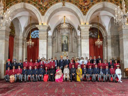 বিরাট কোহলি থেকে মীরাবাঈ চানু, অনবদ্য ক্রীড়াবিদদের অনবদ্য সম্মান, দেখুন ফোটো গ্যালারি