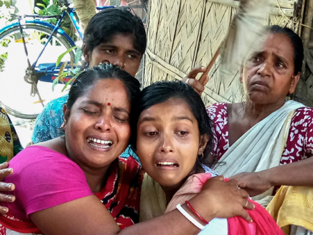 মমতাকে খুন করতে চান ইসলামপুরে মৃত রাজেশের মা! মন্ত্রী বিধায়কের সামনেই হুঙ্কার