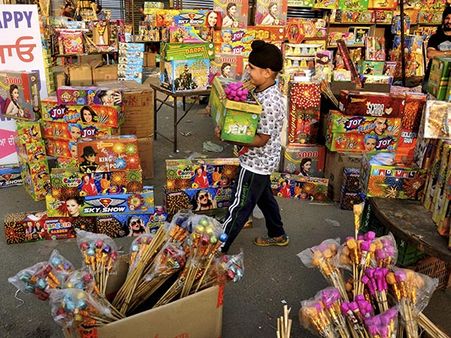 দীপাবলির বাজার কি এবার মন্দায় দৌড়চ্ছে! কেমন পরিস্থিতি 'মল'গুলির