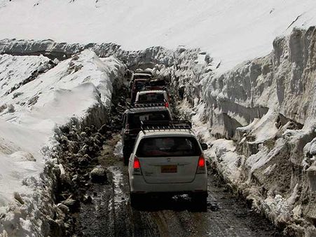 মানালিতে বেড়াতে গিয়ে মর্মান্তিক দুর্ঘটনা! মৃত রাজ্যের যুবক, আহত অনেকে