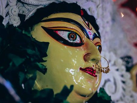 বেঙ্গালুরুতে বাড়ির দুর্গাপুজো মিস করছেন! ভোগ থেকে অঞ্জলিতে আমন্ত্রণ জানাচ্ছে বানারঘাটার পুজো
