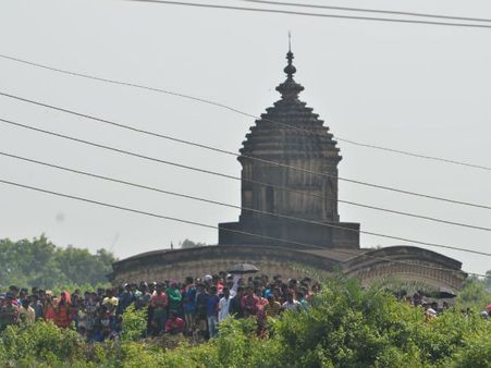 ওপারের কামান-গর্জনের অপেক্ষায় থাকত উদগ্রাম, সে পাট চুকলেও এপারে পুজো স্বমহিমায়