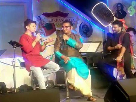 এক মঞ্চে বাবুল-শান-অভিজিৎ! দুর্গাপুজোর আসরে চলল খুনসুটি-গান, দেখুন ভিডিও