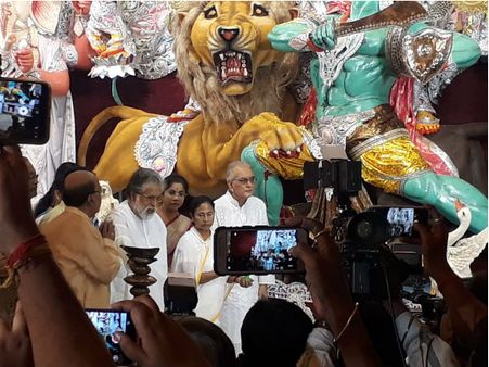 শতবর্ষে পা বাগবাজার সর্বজনীনের, উদ্বোধনে মুখ্যমন্ত্রী মমতা, দেখুন ভিডিও