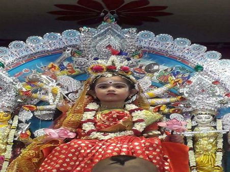 বেলুড় মঠে কুমারী পুজো! দেশি-বিদেশি ভক্তদের ভিড়, দেখুন লাইভ