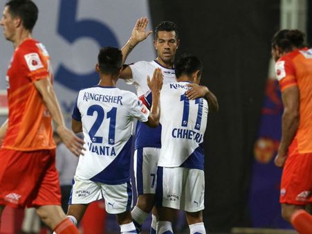 আইএসএল ২০১৮: জ্বলে উঠলেন সুনীল! ঘরের মাঠে পুনেকে হারিয়ে একনম্বরে উঠে গেল বেঙ্গালুরু এফসি