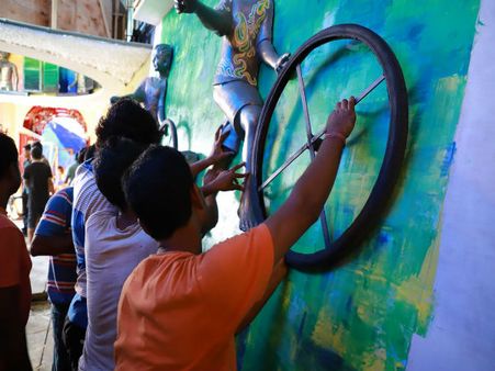 দেবীর আরাধনায় শৈশবের টুকরো স্মৃতি! ভবানীপুর ৭৫ পল্লির এবারের থিম