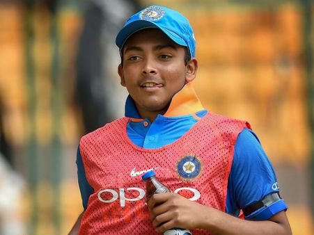 অভিষেক টেস্টেই শতরান! পৃথ্বী শ'র ক্রিকেট জীবন মানে শুধুই উত্থান, জেনে নিন এই বিস্ময় প্রতিভা সম্পর্কে