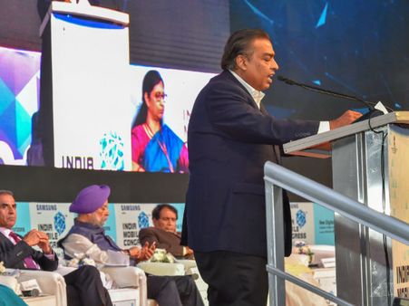 গ্রামীণ ভারতে ডিজিটাল বিপ্লব, ব্রডব্যান্ড পরিষেবা প্রদানকারীদের রাতের ঘুম কাড়লেন মুকেশ আম্বানি