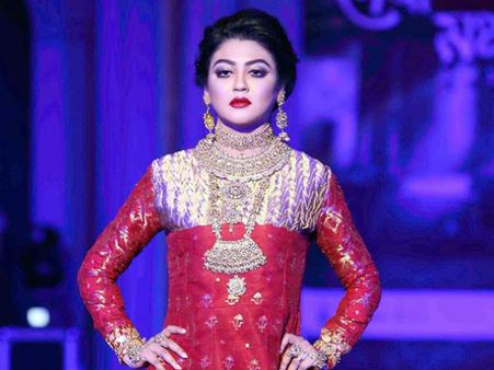 'দেবী'-শাড়ি কিংবা পাঞ্জাবীই কি নতুন ট্রেন্ড! চমক নিয়ে ফিল্ম প্রচারে জয়া আহসান