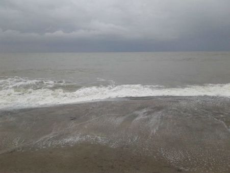 'তিতলি'র প্রভাবে বৃষ্টি শুরু, সতর্কতা জারি! ফেরাবে কি 'আয়লা'র মতো বীভৎসতা, উঠছে প্রশ্ন