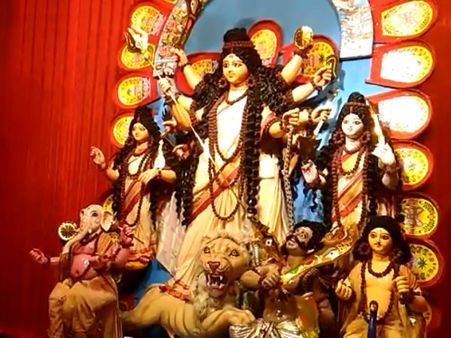 চতুর্থীতেই দ্বার খুলে গেল দুর্বারের দুর্গাপুজো মণ্ডপের, উদ্বোধন করলেন শশী পাঁজা