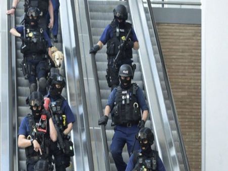 মেট্রোয় হঠাৎই উল্টে গেল এসকালেটর! তারপর যা হল, দেখুন ভিডিও