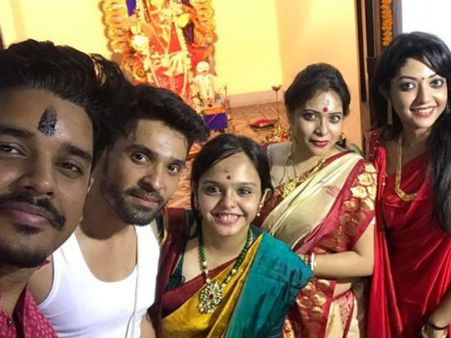 উত্তম কুমারের বাড়ির লক্ষ্মীপুজো আজও ঐতিহ্য মেনে পালন করে নতুন প্রজন্ম
