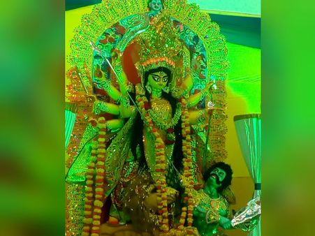 ছৌ নাচ থেকে ফ্যাশন শো, এইচএসআর-এ 'ইশা'র উদ্যোগ জমিয়ে দিয়েছে দুর্গাপুজো