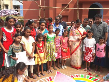 অন্ধকারের পর্দা সরিয়ে উমাদের নিয়ে যাত্রা শুরু করল নরেন্দ্রপুর গ্রিনপার্ক সর্বজনিন