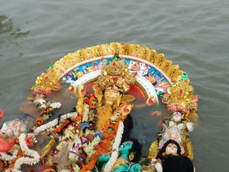 এবারও অধরা এপার-ওপার বাংলার মিলন, কিন্তু ইছামতির বুকে মিলল মানুষের আবেগ