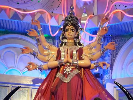 ২০১৮ সালে দাঁড়িয়ে যেতে চান ২২১৮-য়! চলে আসুন জগত মুখার্জি পার্কে