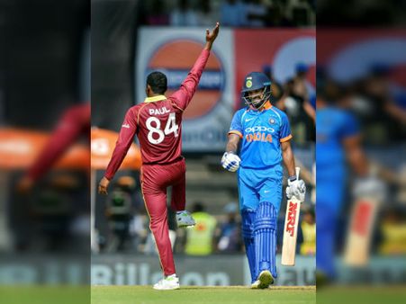 শিখরকে ফিরিয়ে চরম উপহাস ওয়েস্ট ইন্ডিজ বোলারের! দেখুন সেই 'থাই ফাইভ সেলিব্রেশন'-এর ভিডিও