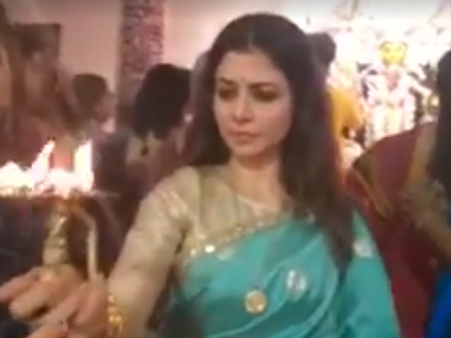 বাড়ির পুজোয় ব্যস্ত কোয়েল, কাসর হাতে বাড়ি মাতালেন রঞ্জিত মল্লিক