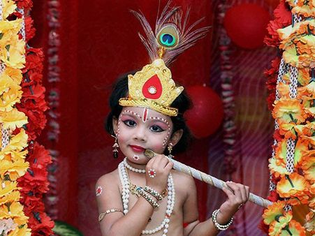 কৃষ্ণের জন্মদিন তো পালন করেন, কিন্তু আছে কি বার্থ সার্টিফিকেট! আরটিআই আবেদনে আর যা বলা হল