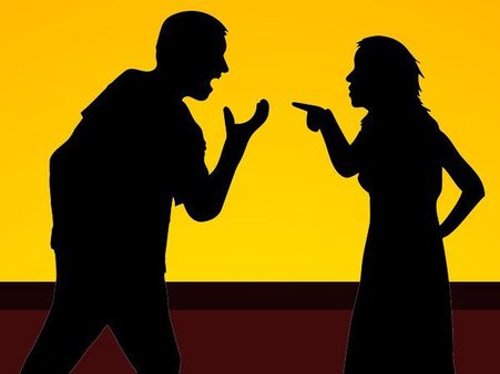 'কেন যাব থানায়', বলেই লিফটে পোশাক খুলল তরুণী, হতবাক পুলিশ, নেটদুনিয়ায় ভাইরাল ভিডিও