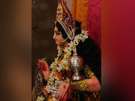কোজাগরী লক্ষ্মীপুজোর দিন দেবীর কোন রূপের আরাধনা করবেন ! জেনে নিন রাশিফলে