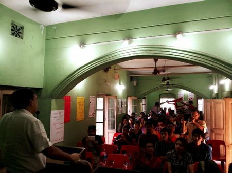 ক্যাম্পাসে যৌন হিংসা বাড়াতে চায় সরকার! এলজিবিটিদের পাশে দাঁড়িয়ে আন্দোলনের ডাক বাম ছাত্র সংগঠনের