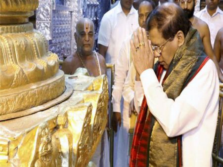 অপসারিত নির্বাচিত প্রধানমন্ত্রী! প্রতিবেশী দেশে শুরু সাংবিধানিক সংকট