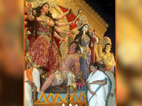 এবারও পুজো উদ্বোধনে ব্যস্ত মুখ্যমন্ত্রী! ধরবেন রং-তুলিও, জেনে নিন কবে-কোন সূচি