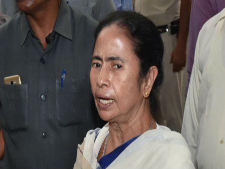 মমতার মাস্টারস্ট্রোক! এবার বয়স্কদের জন্যও নানা সুবিধার ঘোষণা