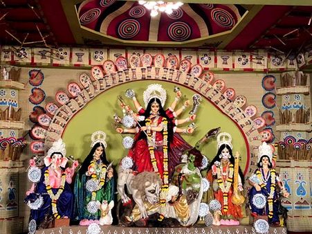 মুম্বইয়ের দুর্গাবাড়ি সমিতির পুজোয় হাজির সেলেবরা! চলল জমজমাট অনুষ্ঠান