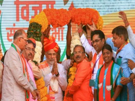 বিষ্ণুর অবতার রূপেই মোদী, মন্তব্য বিজেপি নেতার! এমনই জবাব রাহুলের দলের